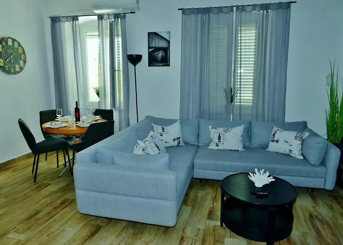 Apartmán Lorena S Dvoristem-with Garden -prizemlje,eg,pianterreno,ground Floor Rijeka