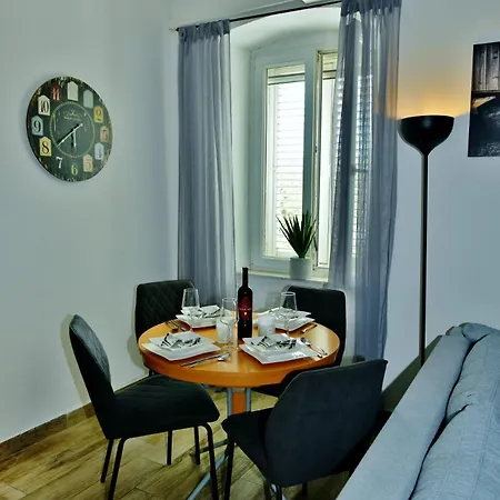 Lorena S Dvoristem With Garden Ground Floor Pianterreno Eg Free Parking