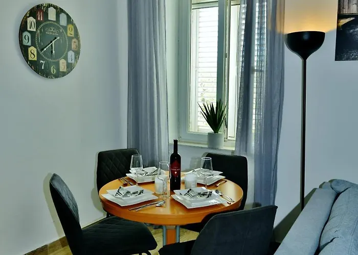 Lorena S Dvoristem-with Garden -prizemlje,eg,pianterreno,ground Floor