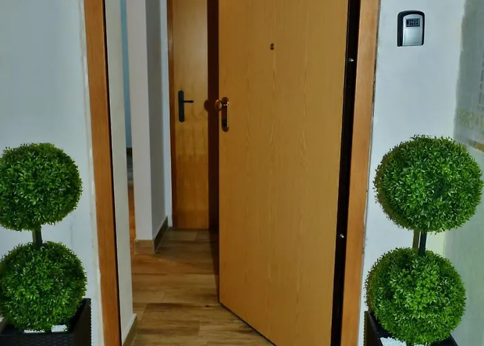 Lorena S Dvoristem-with Garden -prizemlje,eg,pianterreno,ground Floor Daire