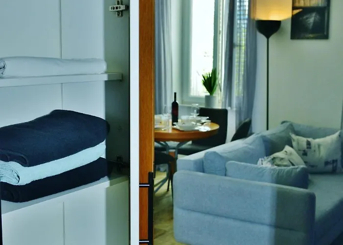 Apartman Lorena S Dvoristem-with Garden -prizemlje,eg,pianterreno,ground Floor Fiume